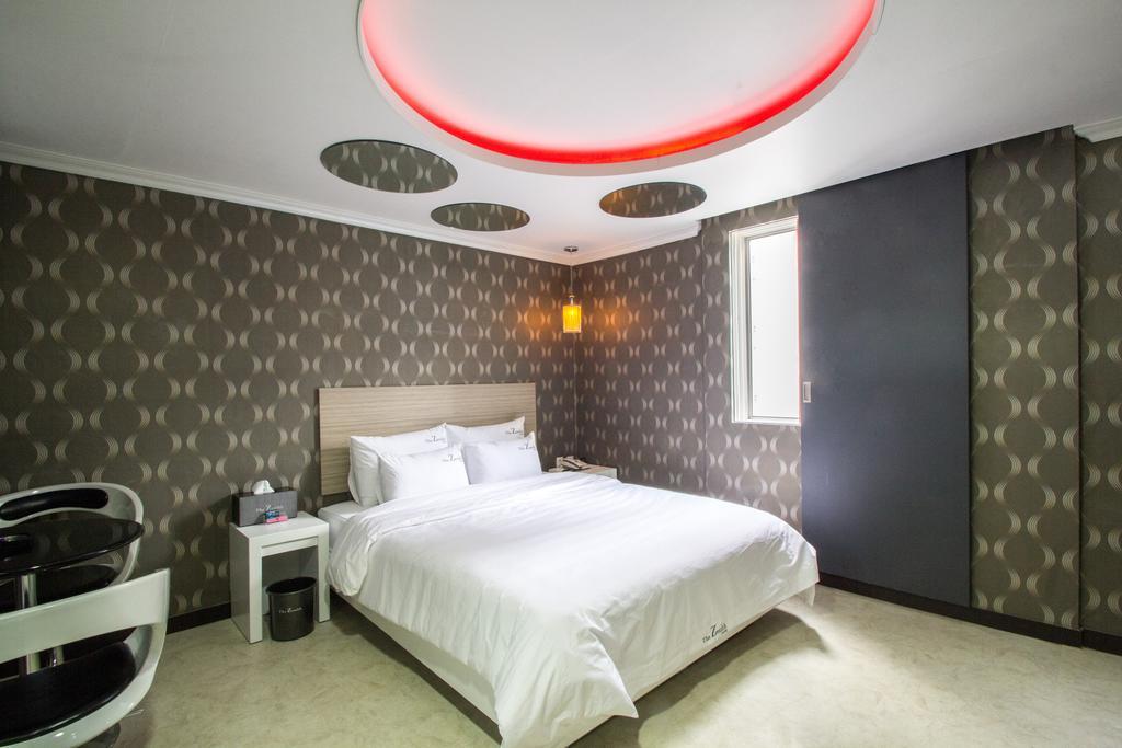 The Zenith Hotel Puszan Szoba fotó